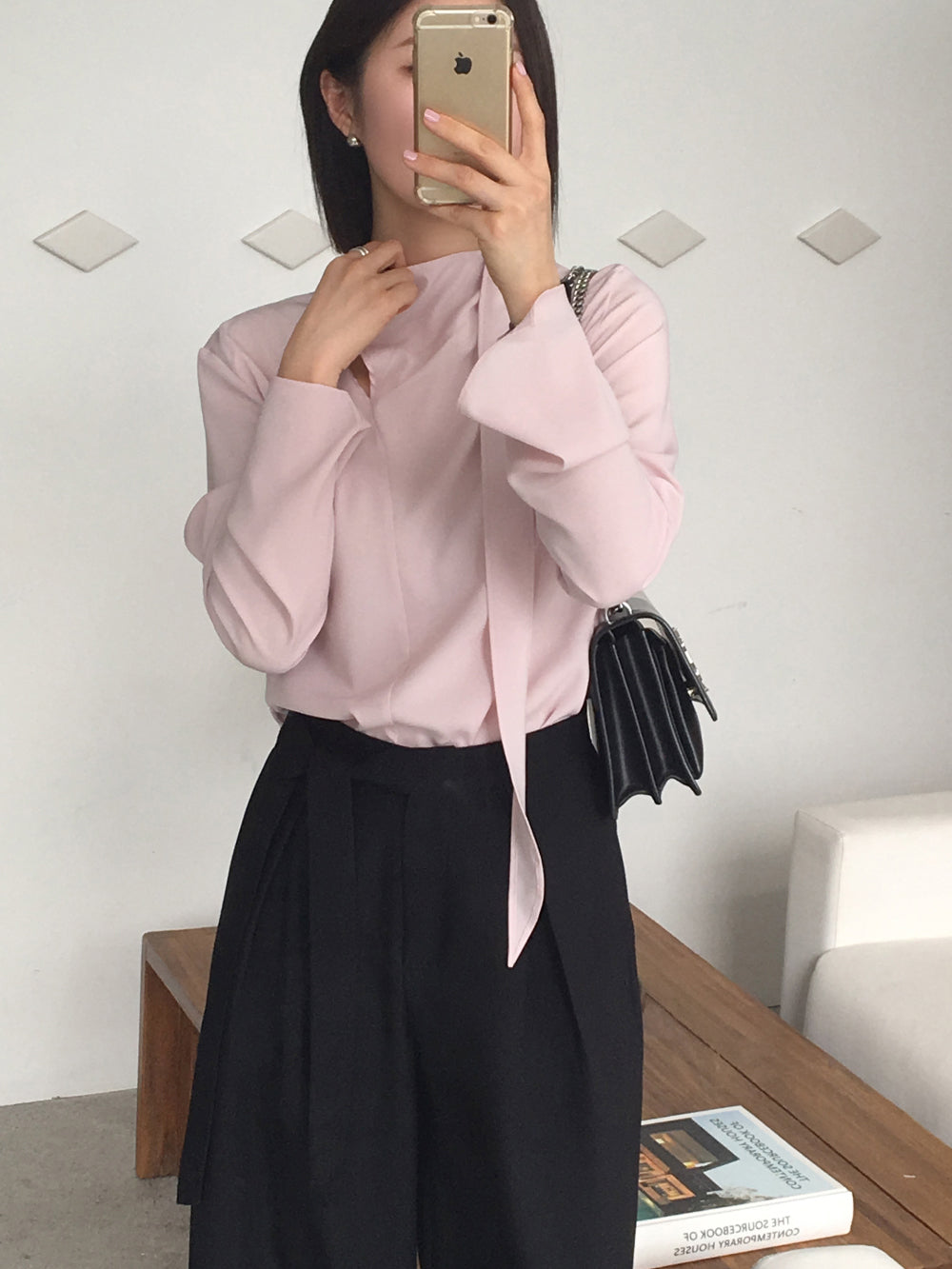 Cutting 質感剪裁設計高領片上衣 BL022703