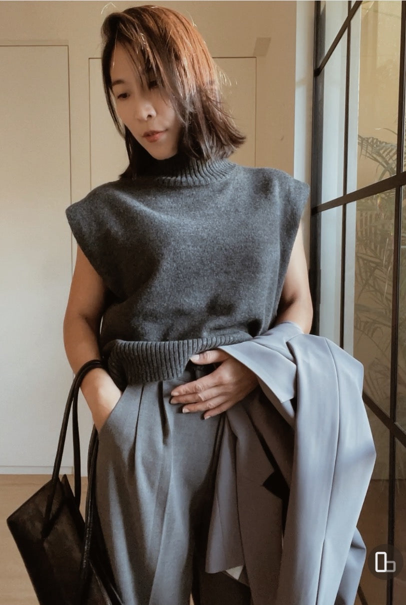 削袖設計小高領後開衩質感針織上衣 knit 110307