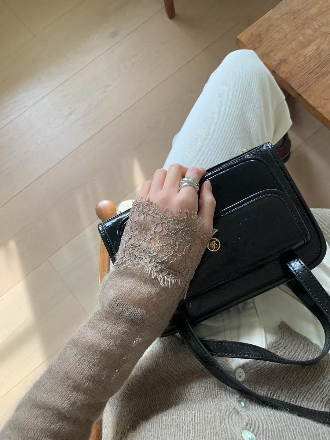 睫毛蕾絲羊毛針織衫 | KT2502067