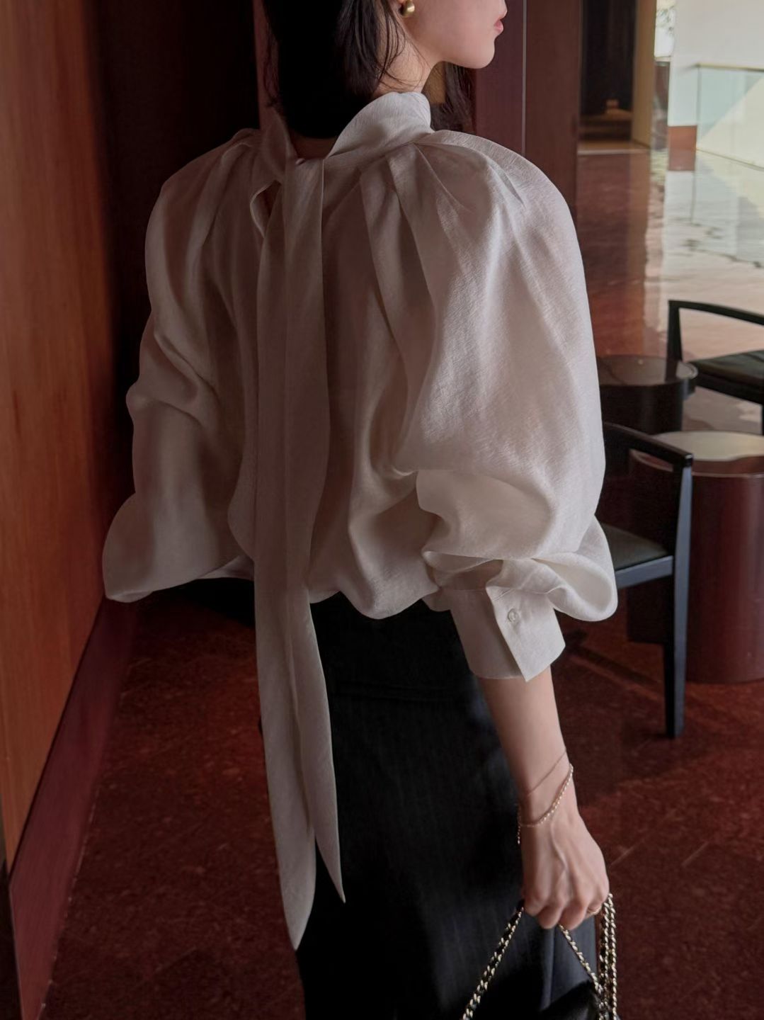 Audrey| 後領帶綁帶設計立領澎袖優雅襯衫（Tie-back / Bow-neck）