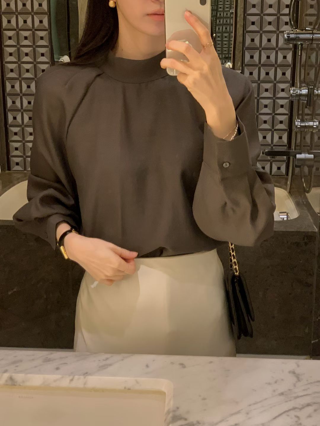 Audrey| 後領帶綁帶設計立領澎袖優雅襯衫（Tie-back / Bow-neck）