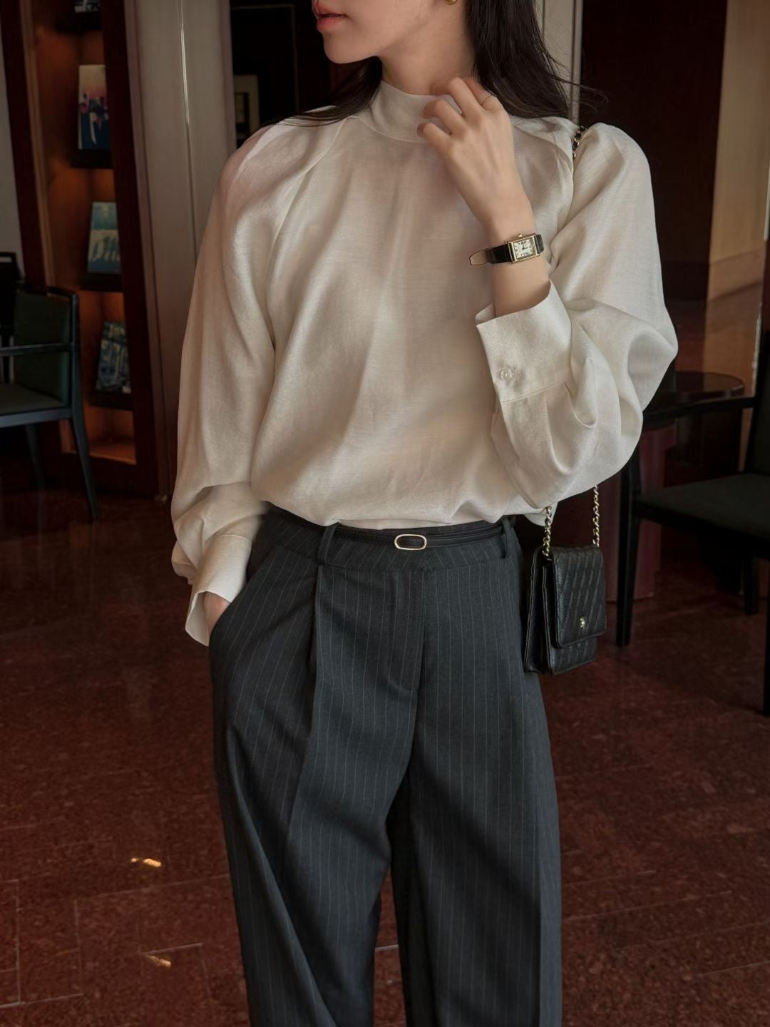 Audrey| 後領帶綁帶設計立領澎袖優雅襯衫（Tie-back / Bow-neck）