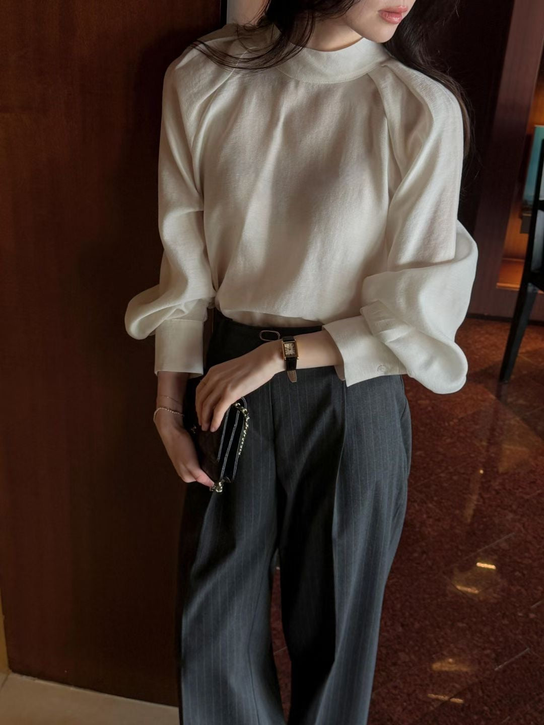 Audrey| 後領帶綁帶設計立領澎袖優雅襯衫（Tie-back / Bow-neck）