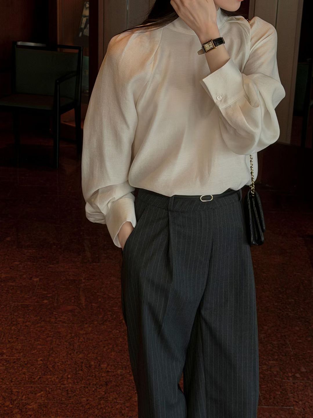 Audrey| 後領帶綁帶設計立領澎袖優雅襯衫（Tie-back / Bow-neck）